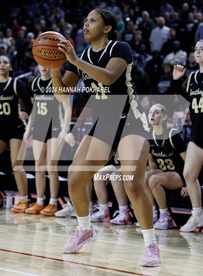 Thumbnail 2 in Lincoln Southwest vs. Lincoln Southeast (NSAA Class A Quarterfinal) photogallery.