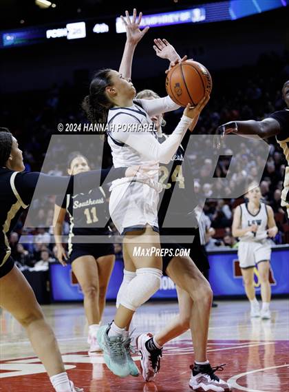 Thumbnail 1 in Lincoln Southwest vs. Lincoln Southeast (NSAA Class A Quarterfinal) photogallery.