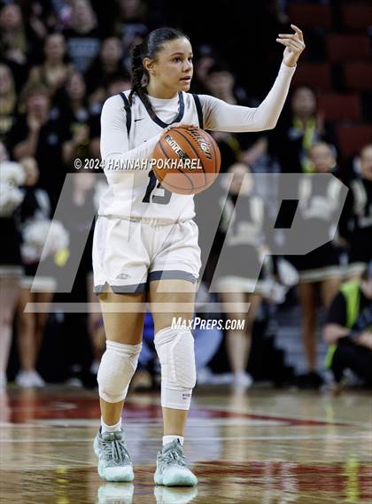 Thumbnail 2 in Lincoln Southwest vs. Lincoln Southeast (NSAA Class A Quarterfinal) photogallery.