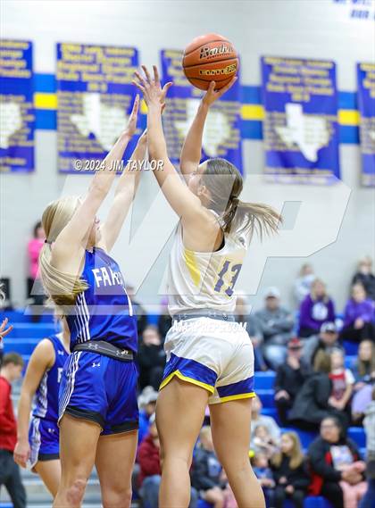 Thumbnail 1 in Lipan vs Farwell (HD Howard Classic) photogallery.