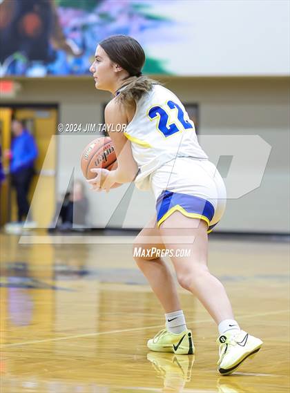 Thumbnail 1 in Lipan vs Farwell (HD Howard Classic) photogallery.
