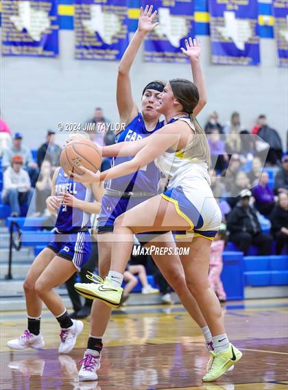 Thumbnail 1 in Lipan vs Farwell (HD Howard Classic) photogallery.