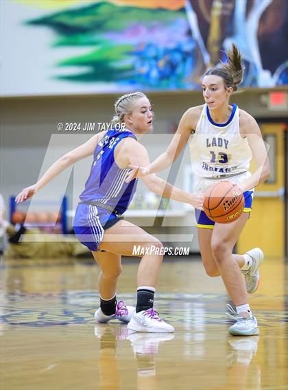 Thumbnail 1 in Lipan vs Farwell (HD Howard Classic) photogallery.