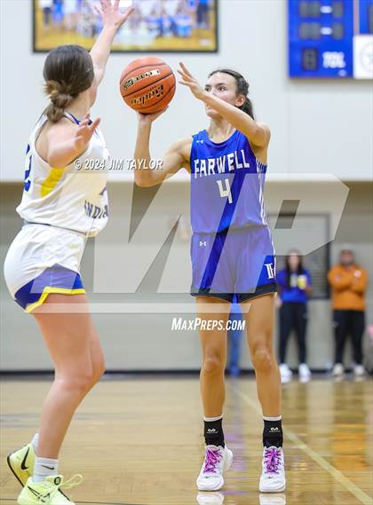 Thumbnail 3 in Lipan vs Farwell (HD Howard Classic) photogallery.