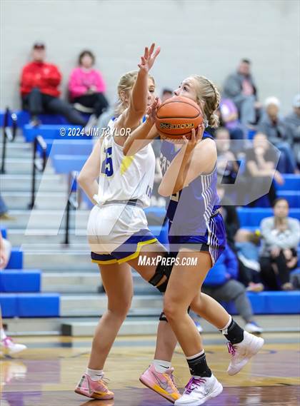 Thumbnail 2 in Lipan vs Farwell (HD Howard Classic) photogallery.