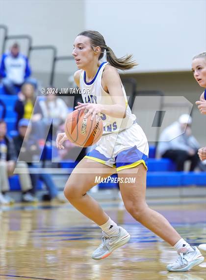 Thumbnail 1 in Lipan vs Farwell (HD Howard Classic) photogallery.