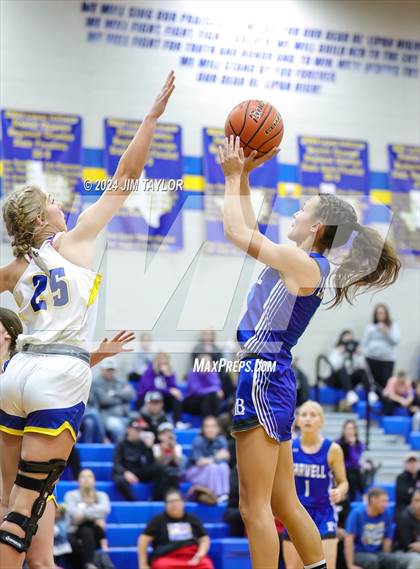 Thumbnail 1 in Lipan vs Farwell (HD Howard Classic) photogallery.