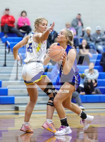 Thumbnail 1 in Lipan vs Farwell (HD Howard Classic) photogallery.