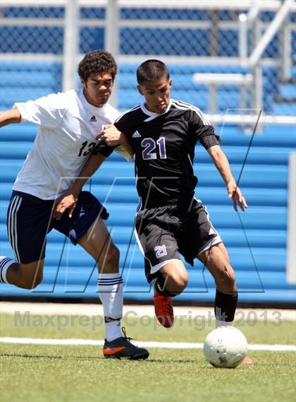 Thumbnail 3 in Del Valle vs. University (UIL 4A Final) photogallery.