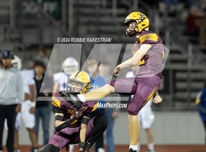 Thumbnail 2 in Blooming Grove vs. Bells (UIL 3A Division II Bi-District Playoff) photogallery.