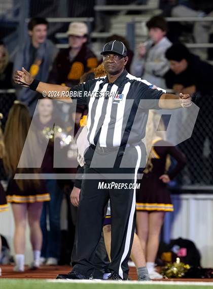 Thumbnail 1 in Blooming Grove vs. Bells (UIL 3A Division II Bi-District Playoff) photogallery.