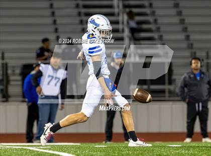 Thumbnail 3 in Blooming Grove vs. Bells (UIL 3A Division II Bi-District Playoff) photogallery.