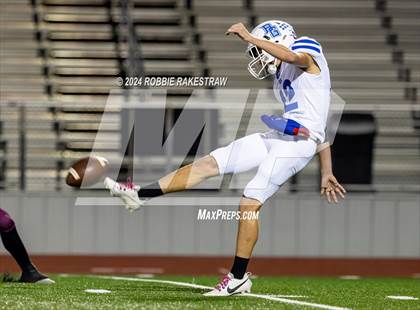 Thumbnail 2 in Blooming Grove vs. Bells (UIL 3A Division II Bi-District Playoff) photogallery.