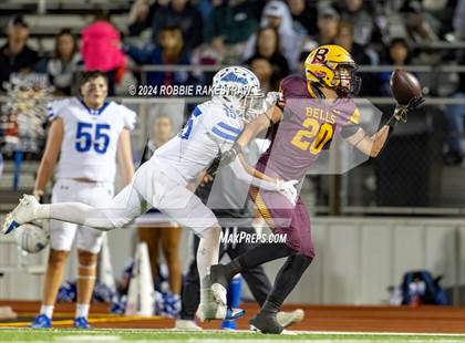 Thumbnail 3 in Blooming Grove vs. Bells (UIL 3A Division II Bi-District Playoff) photogallery.