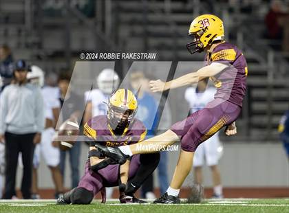 Thumbnail 1 in Blooming Grove vs. Bells (UIL 3A Division II Bi-District Playoff) photogallery.