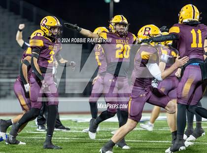 Thumbnail 1 in Blooming Grove vs. Bells (UIL 3A Division II Bi-District Playoff) photogallery.