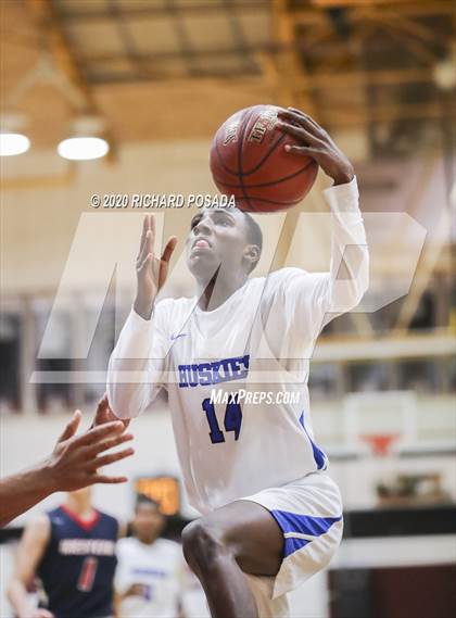 Thumbnail 1 in Tulare Western vs. Hanford West (Polly Wilhelmsen Invitational) photogallery.