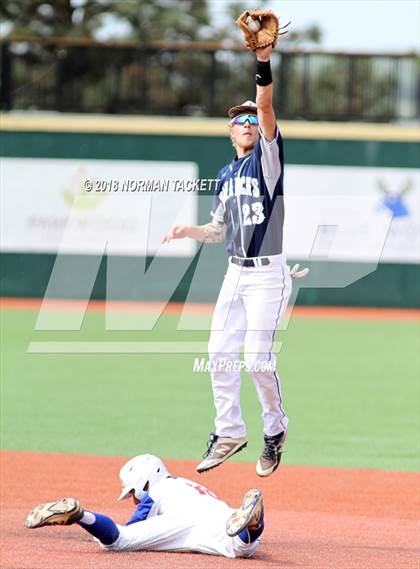 Thumbnail 2 in Thomas More Prep-Marian vs. Wellsville (KSHSAA 3A Quarterfinal) photogallery.
