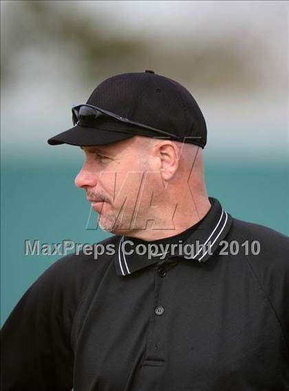 Thumbnail 2 in Magnolia vs. Capistrano Valley Christian photogallery.