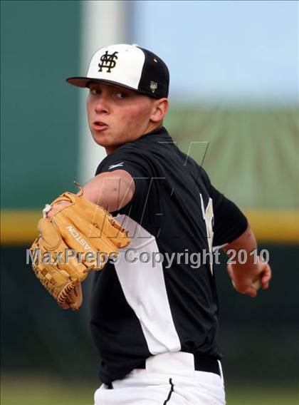 Thumbnail 3 in Magnolia vs. Capistrano Valley Christian photogallery.