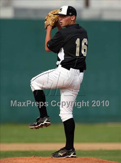 Thumbnail 3 in Magnolia vs. Capistrano Valley Christian photogallery.