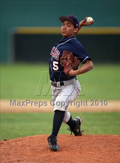 Thumbnail 3 in Magnolia vs. Capistrano Valley Christian photogallery.