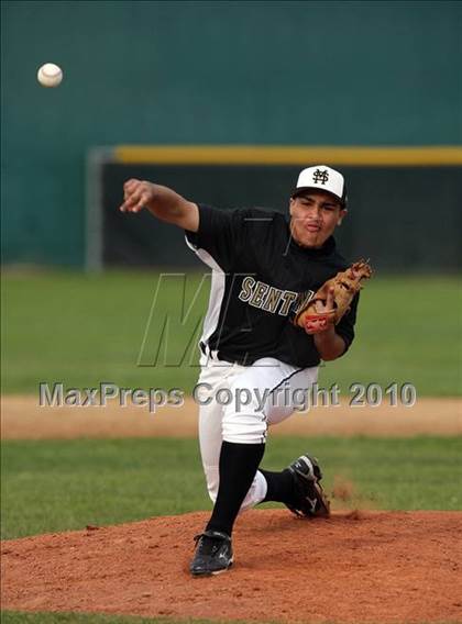 Thumbnail 2 in Magnolia vs. Capistrano Valley Christian photogallery.