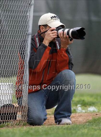 Thumbnail 3 in Magnolia vs. Capistrano Valley Christian photogallery.