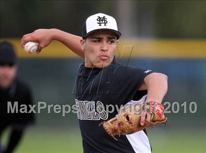 Thumbnail 2 in Magnolia vs. Capistrano Valley Christian photogallery.