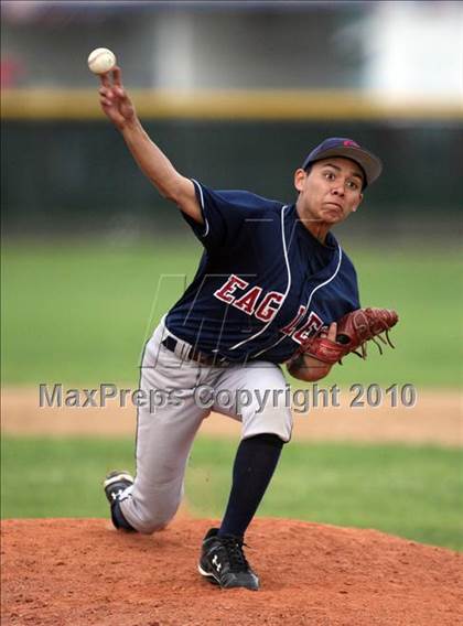 Thumbnail 2 in Magnolia vs. Capistrano Valley Christian photogallery.