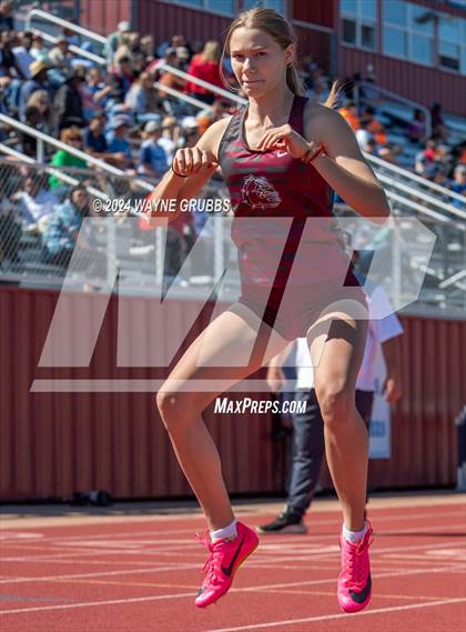 Thumbnail 1 in UIL 3A Region 2 Area Track Meet photogallery.
