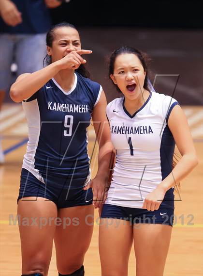 Thumbnail 1 in Kamehameha vs. Punahou (HHSAA D1 Final) photogallery.