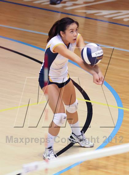 Thumbnail 2 in Kamehameha vs. Punahou (HHSAA D1 Final) photogallery.