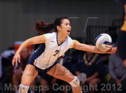 Thumbnail 1 in Kamehameha vs. Punahou (HHSAA D1 Final) photogallery.