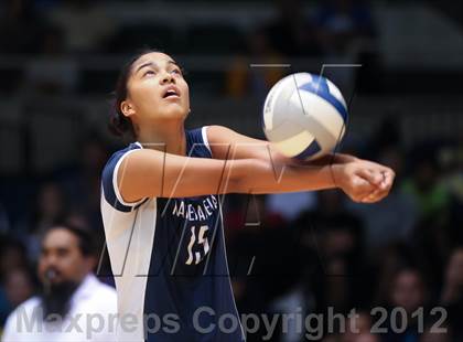 Thumbnail 3 in Kamehameha vs. Punahou (HHSAA D1 Final) photogallery.