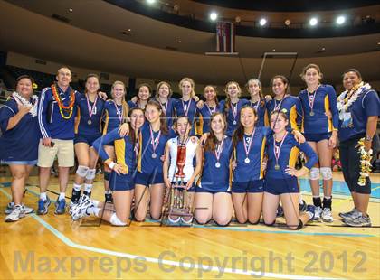 Thumbnail 2 in Kamehameha vs. Punahou (HHSAA D1 Final) photogallery.