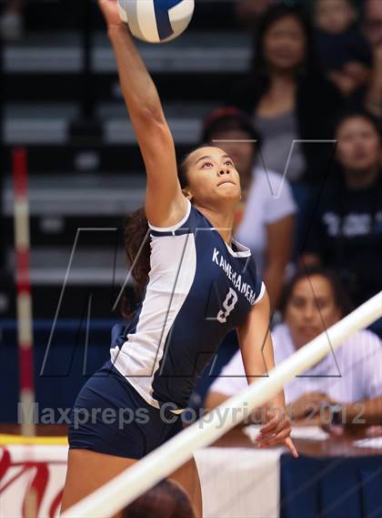 Thumbnail 2 in Kamehameha vs. Punahou (HHSAA D1 Final) photogallery.