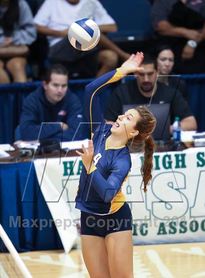 Thumbnail 1 in Kamehameha vs. Punahou (HHSAA D1 Final) photogallery.