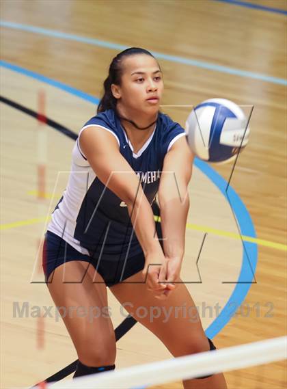 Thumbnail 1 in Kamehameha vs. Punahou (HHSAA D1 Final) photogallery.