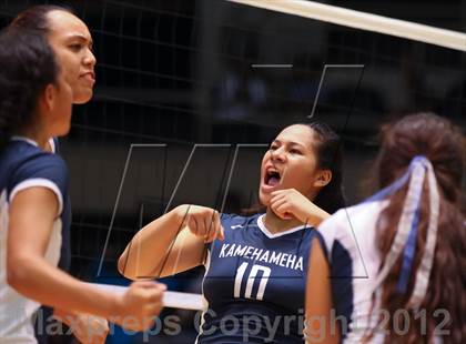 Thumbnail 1 in Kamehameha vs. Punahou (HHSAA D1 Final) photogallery.