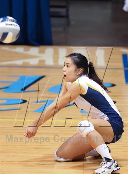 Thumbnail 3 in Kamehameha vs. Punahou (HHSAA D1 Final) photogallery.