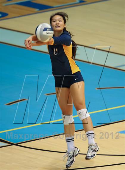 Thumbnail 2 in Kamehameha vs. Punahou (HHSAA D1 Final) photogallery.