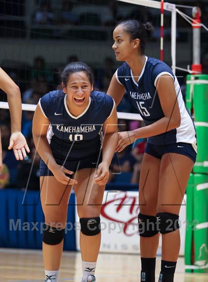 Thumbnail 2 in Kamehameha vs. Punahou (HHSAA D1 Final) photogallery.