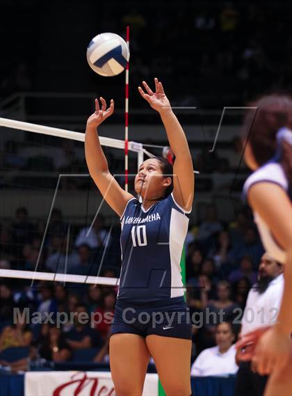 Thumbnail 2 in Kamehameha vs. Punahou (HHSAA D1 Final) photogallery.