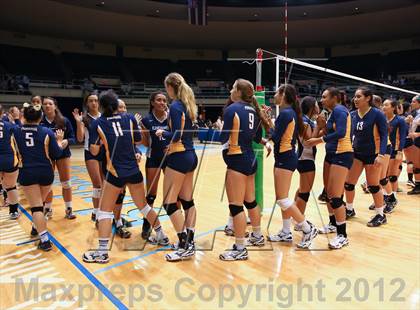 Thumbnail 3 in Kamehameha vs. Punahou (HHSAA D1 Final) photogallery.