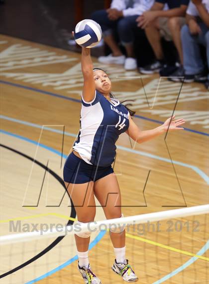 Thumbnail 3 in Kamehameha vs. Punahou (HHSAA D1 Final) photogallery.