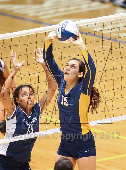 Thumbnail 2 in Kamehameha vs. Punahou (HHSAA D1 Final) photogallery.