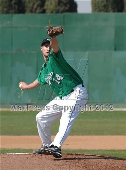 Thumbnail 2 in Delano vs. Tehachapi photogallery.