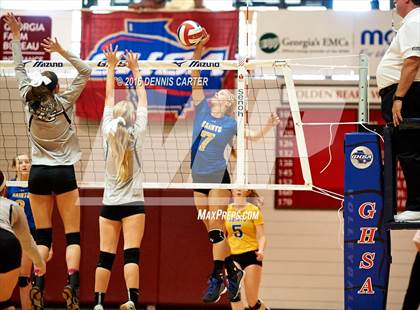 Thumbnail 1 in St Vincent's vs. Coosa (GHSA 2A Final) photogallery.