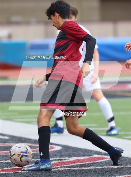 Thumbnail 2 in Oaks Christian vs. Calabasas photogallery.